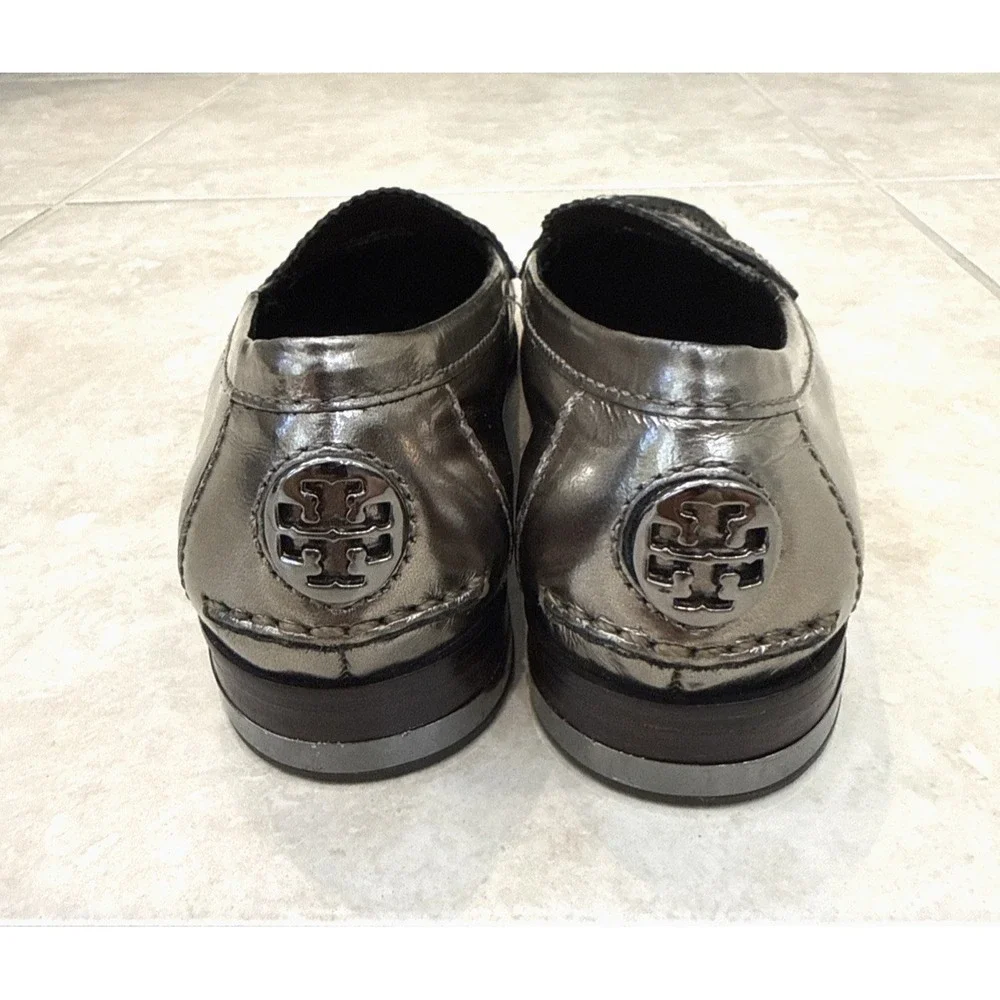 Tory Burch Clayton Anthracite Loafers Size 8.5 Silver Gray Patent Leather Career